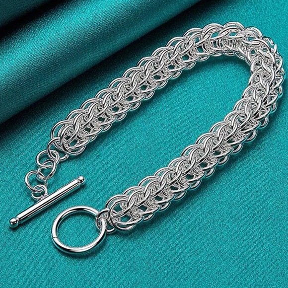 925 Sterling Silver Interlocking Circle Toggle Closure Bracelet - Picture 2 of 5